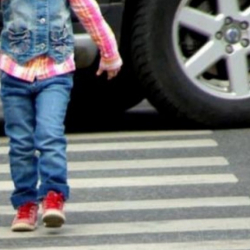 Ноокат районунда айдоочу өспүрүмдү сүзүп кетти