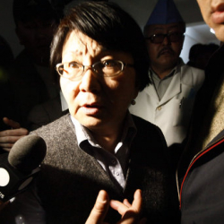 Турат Аким, 7-апрель баатыры: “Роза Отунбаеванын акыл-эси жайындабы?”