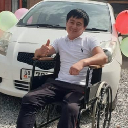 ВИДЕО – Поезд тебелеп кетип, эки бутунан ажыраган Канат “авто унаалуу болсом