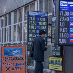 Улуттук банк:  Рубль сомго карата төмөндөдү