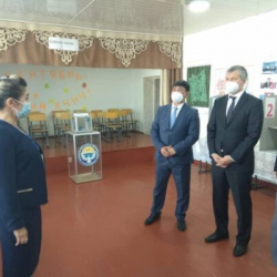 Акрам Мадумаров Ош облусунда жана Ош шаарындагы парламенттик шайлоого даярдыктын жүрүшү менен таанышты