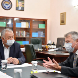 Премьер-министр Кубатбек Боронов провел встречу с Бизнес-омбудсменом Робином Орд-Смитом