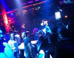 ВИДЕО-Бишкекте түнкү клубдар бийликтин чектөөсүнө карбастан иштеп жатат