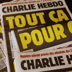 Charlie Hebdo Мухаммед пайгамбардын (САВ) карикатураларын кайрадан жарыялоону чечти