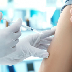 COVID-19га каршы эмдөө канча убакытка чейин жетет? Эксперттин жообу