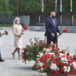 Екатеринбургда Экинчи дүйнөлүк согуш бүткөнүнө  арналган салтанаттуу-аза күтүү аземи болуп өттү