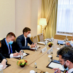 Кыргызстан менен Индиянын тышкы иштер министрлери жолугушту