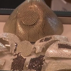 Дүйнөдө 961 доллардан  4 000 долларга чейинки эң кымбат бет каптар сатыла баштады