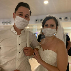 Үлпөт көйнөгү менен самолётко түшүп...