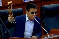 Видео - Дастан Бекешев: Депутаттыкка талапкер катары татыктуу делген аялдардын тизмесин жарыялады