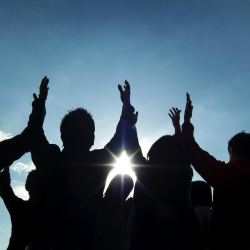 Молдонун айтканын да, кылганын да кылба