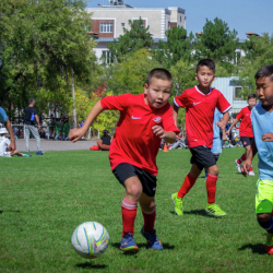 Сүрөт - Бишкекте тынчтыкты даңазалаган футбол майрамы өттү