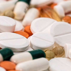 Дороговизну лекарства от COVID объяснил его разработчик