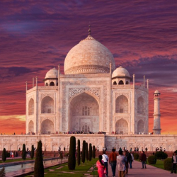 Узун убакыт бою жабык турган Таж-Махал ачылды