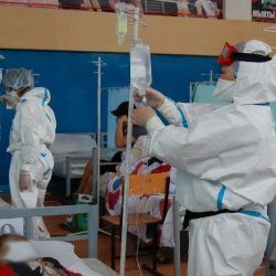 Эл аралык уюм Кыргызстанда массалык түрдө медиктердин укугу бузулганын билдирди