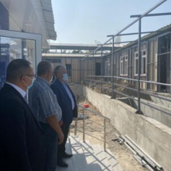 Сабиржан Абдикаримов Ош шаарындагы жугуштуу оорулар ооруканасынын курулушу менен таанышты