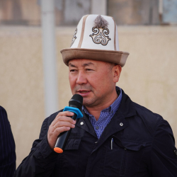 Канатбек Исаев: “Кыска мөөнөттө Кыргызстанды өнүктүрүүгө мүмкүнчүлүктөр бар”