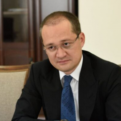 Комил Алламжонов: Мурда бардык өзбек ЖМКлары Ислам Каримовдун маанайы үчүн гана иштечү