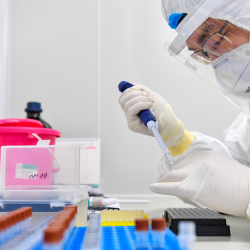 Америка жана кытайлык медиктер Covid-19га каршы нукура дары тапты