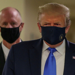 Жо Байден, Трамп, Хоуп Хикс бир учакта болушкан. Трамптын кеңешчисинен COVID-19 аныкталды