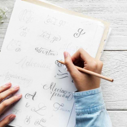 Калем менен көбүрөөк жазган балдар акылдуу болушат