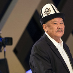 Кыргызстандын Малайзиядагы элчиси Азимбек Бекназаров  парламенттик шайлоодо добуш берди