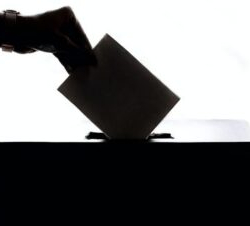 Возможно, провокация. ЦИК о видео, где женщина получает деньги