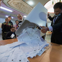 Бюллетендерди кол менен саноо боюнча парламентке азырынча 3 гана партия өтөт