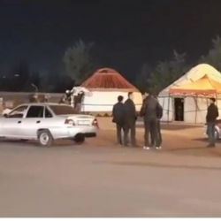 ВИДЕО - Оштун борбордук аянтында эки боз үй тигилип бүттү