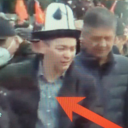 Атамбаев и Бабанов сбежали с площади оставив своих сторонников