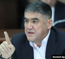 Курсан Асановду ИИМден кууп чыкты