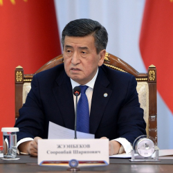 Президент Сооронбай Жээнбеков Кубатбек Бороновду премьер-министрдин кызматынан бошотту