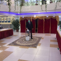 Эмомали Рахмон президенттик шайлоодо добуш берди