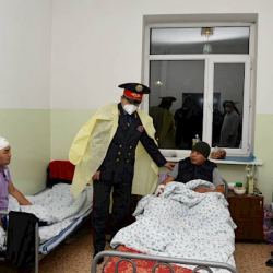 Ички иштер министринин биринчи орун басары митингде жарадар болгон кызматкерлерден кабар алды