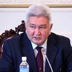 Феликс Кулов: “Жапаровдун премьер болгону да, президенттин кетиши дагы мыйзамсыз”