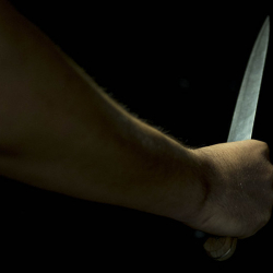 ВИДЕО - Таласта эки тургун өз ара чатакташа кетип, бири экинчисин дүкөндө сатыкта турган бычак менен сайып жибериген