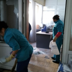 Сүрөт - Ак үйдү тазалоо иши жүрүп жатат