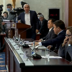 Видео - Сулайманов менен Канат Керезбаевдин ортосунда мушташ чыкты