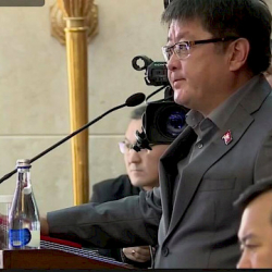 Жогорку Кеңешке келген жаңы депутат ант берди