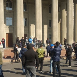 Видео- Митингчилер резиденцияга жол алышмакчы