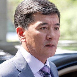 Видео - Мурунку министр менен аял киши дүкөндө чырдаша кетти