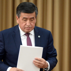 УКМКнын Коррупцияга каршы күрөшүү кызматын жоюу тууралуу жарлыкка кол коюлду