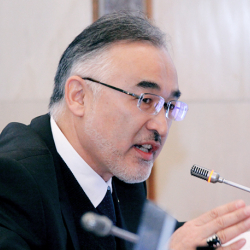 Турсунбай Бакир уулу, экс-депутат: “Дароо эле «эл төлөсүн!» деген ураан менен чыксак адилеттүүлүк кайда калат?!”