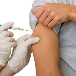 Коронавируска каршы вакцина адамдардын баарына эле жардам бере албайт