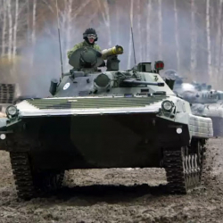 ВИДЕО - Пьяные российские солдаты на БМП пробились на территорию аэропорта