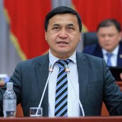 Каныбек Иманалиев: “Мен депутаттардын шайлоосун жылдырууга каршымын”