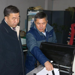 Жыргалбек Сагынбаев: Мамлекеттик маанидеги документтер өзүбүздөн чыгарылышы керек