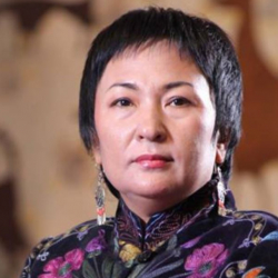 Камила Талиева: «Депутат сөрөйлөр жумушсуздук күч алган маалда элдин жонунан кайыш тилгенди токтотсо, ошол Алтыбаева…»