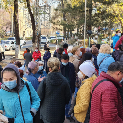 Наркология борборунун кызматкерлери митингге чыкты