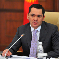 Бабанов: «Кыргызстанда адамдар бийликке бир жол менен келип, башка жол менен кетет»